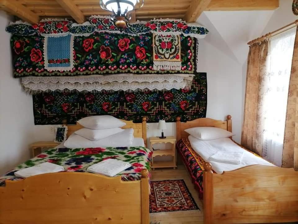 Sub Creasta Cocosului Hotel Breb Exterior photo